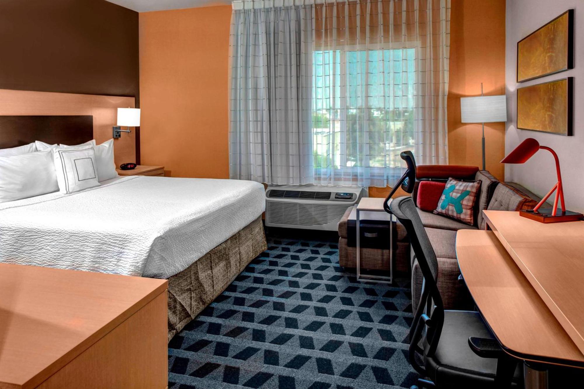 Towneplace Suites By Marriott Bakersfield West Eksteriør bilde
