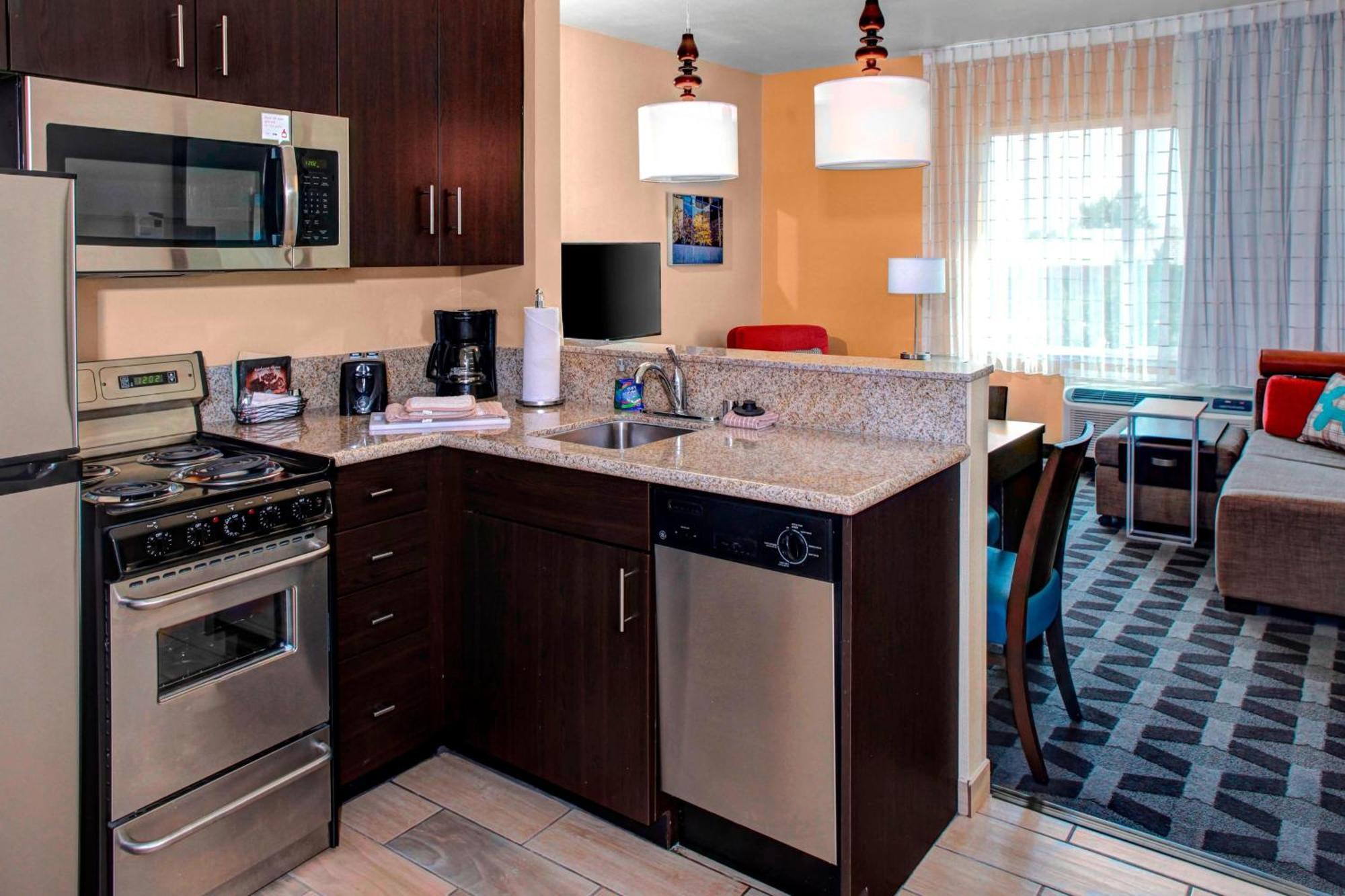 Towneplace Suites By Marriott Bakersfield West Eksteriør bilde