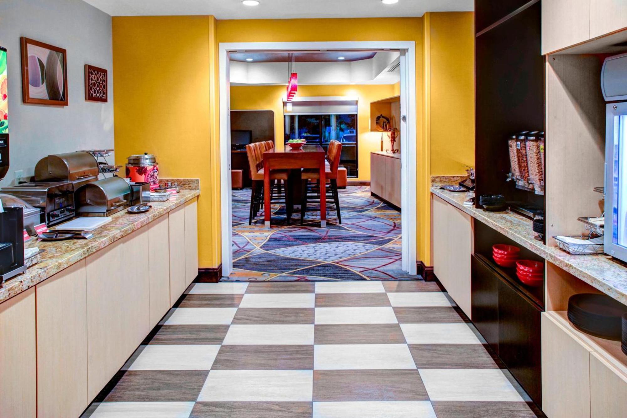 Towneplace Suites By Marriott Bakersfield West Eksteriør bilde