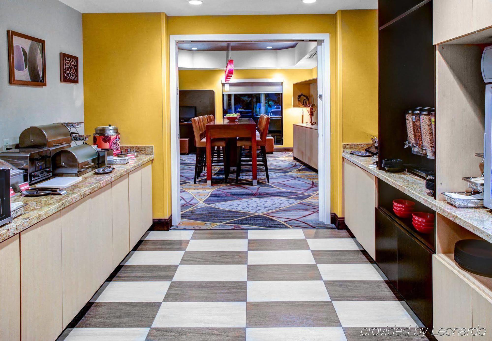 Towneplace Suites By Marriott Bakersfield West Eksteriør bilde