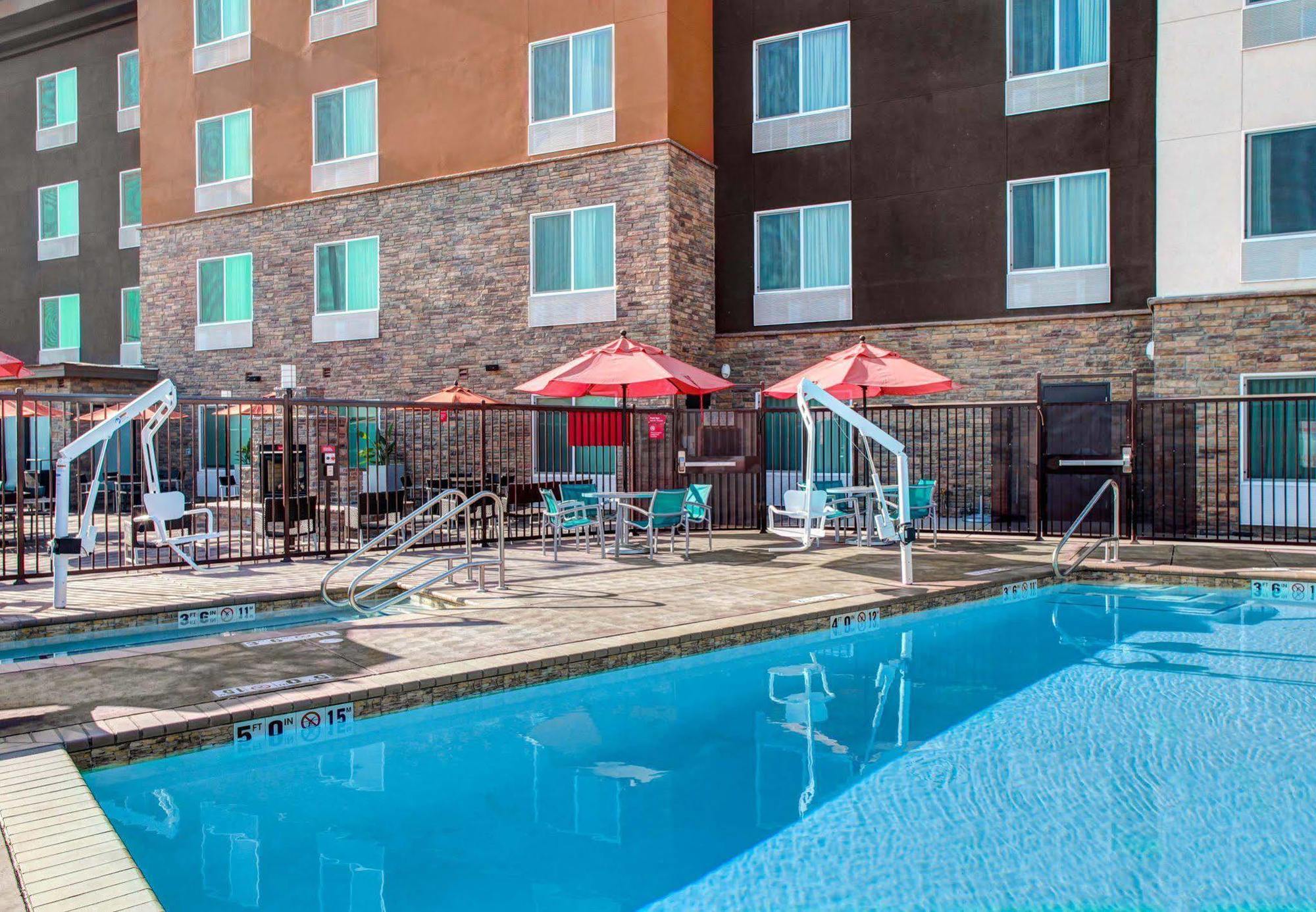 Towneplace Suites By Marriott Bakersfield West Eksteriør bilde