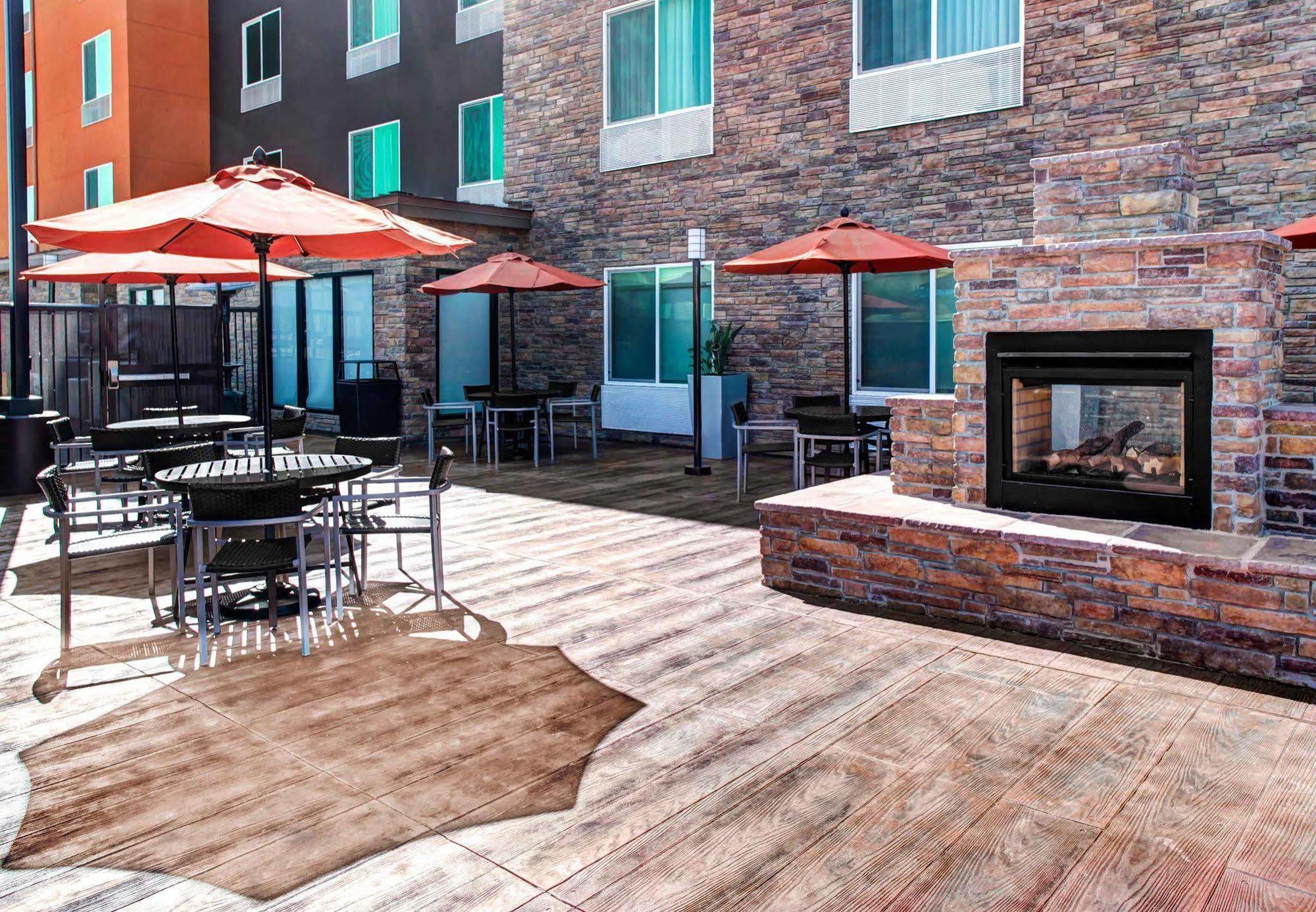 Towneplace Suites By Marriott Bakersfield West Eksteriør bilde